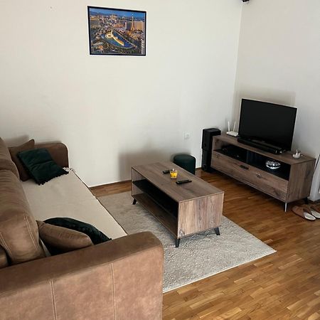 Sad Apartman Ni Exteriér fotografie