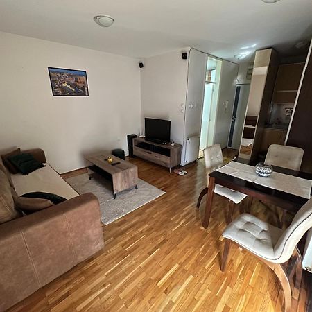 Sad Apartman Ni Exteriér fotografie