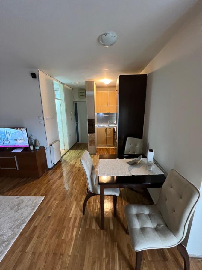 Sad Apartman Ni Exteriér fotografie