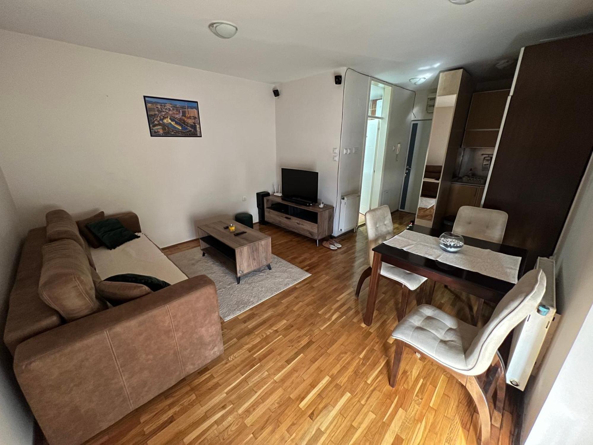 Sad Apartman Ni Exteriér fotografie