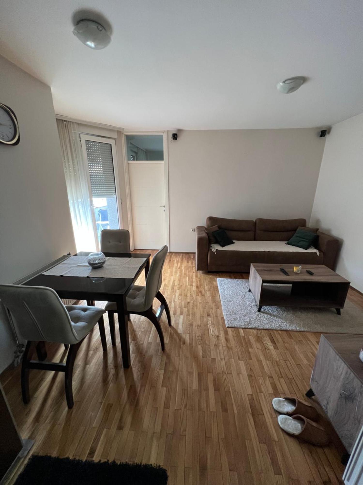 Sad Apartman Ni Exteriér fotografie